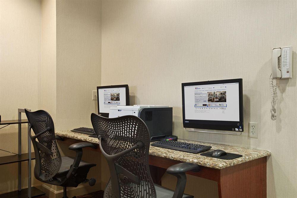 Hilton Garden Hotel 3*