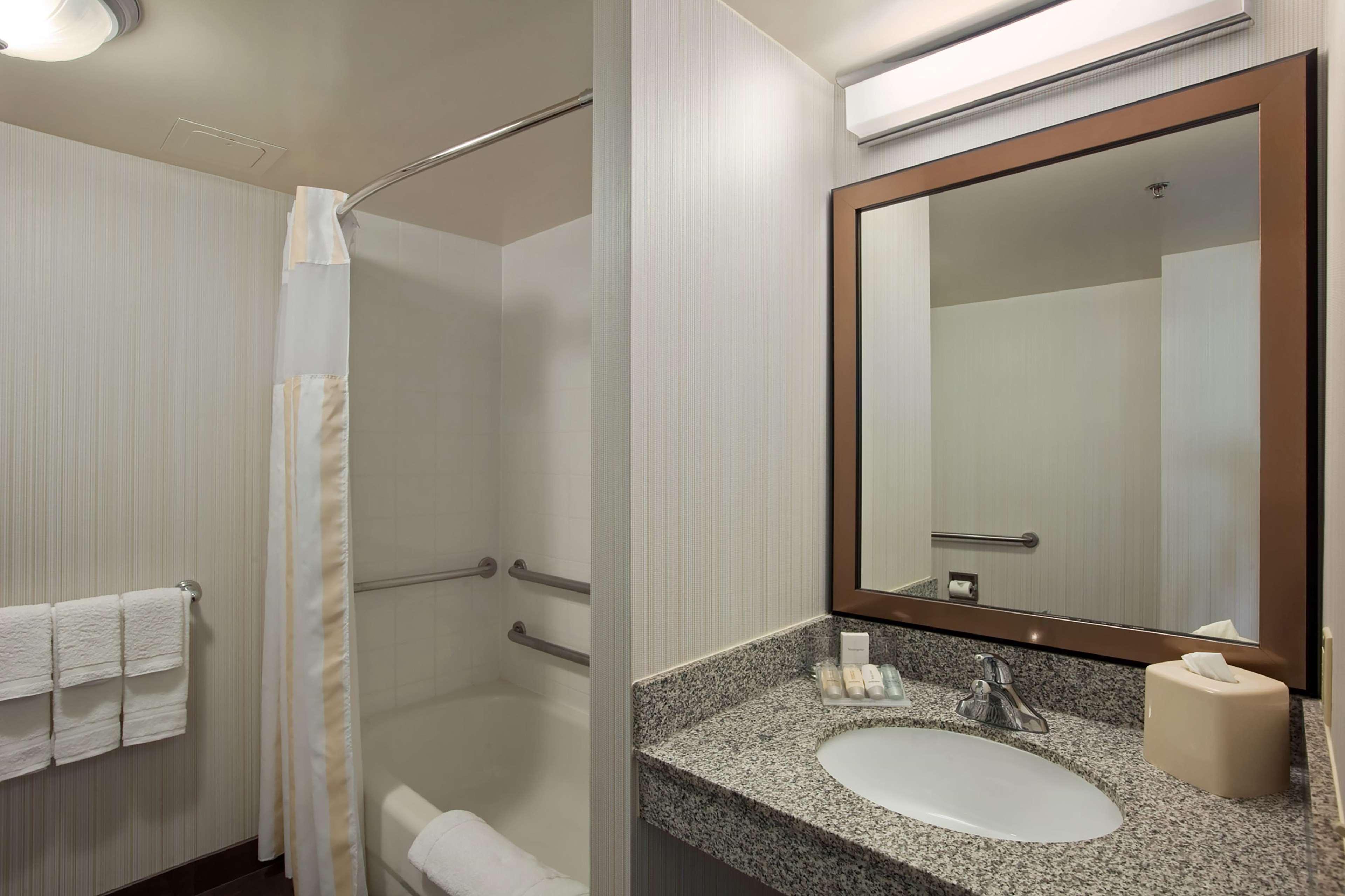 Hilton Garden Hotel 3*